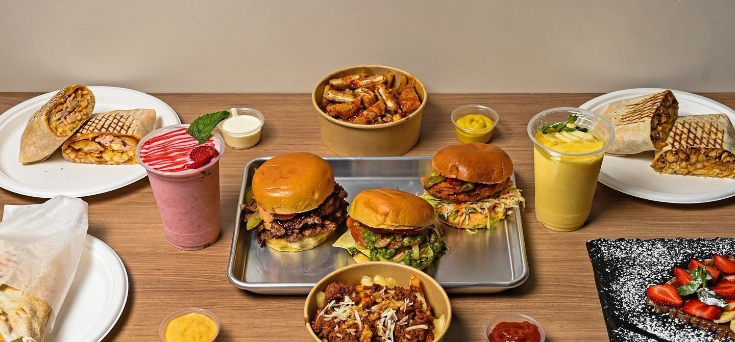 Une tablée chez DUNES : burgers, tacos, poutine, smoothies et crêpes
